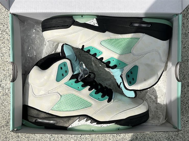 5 Retro Island Green