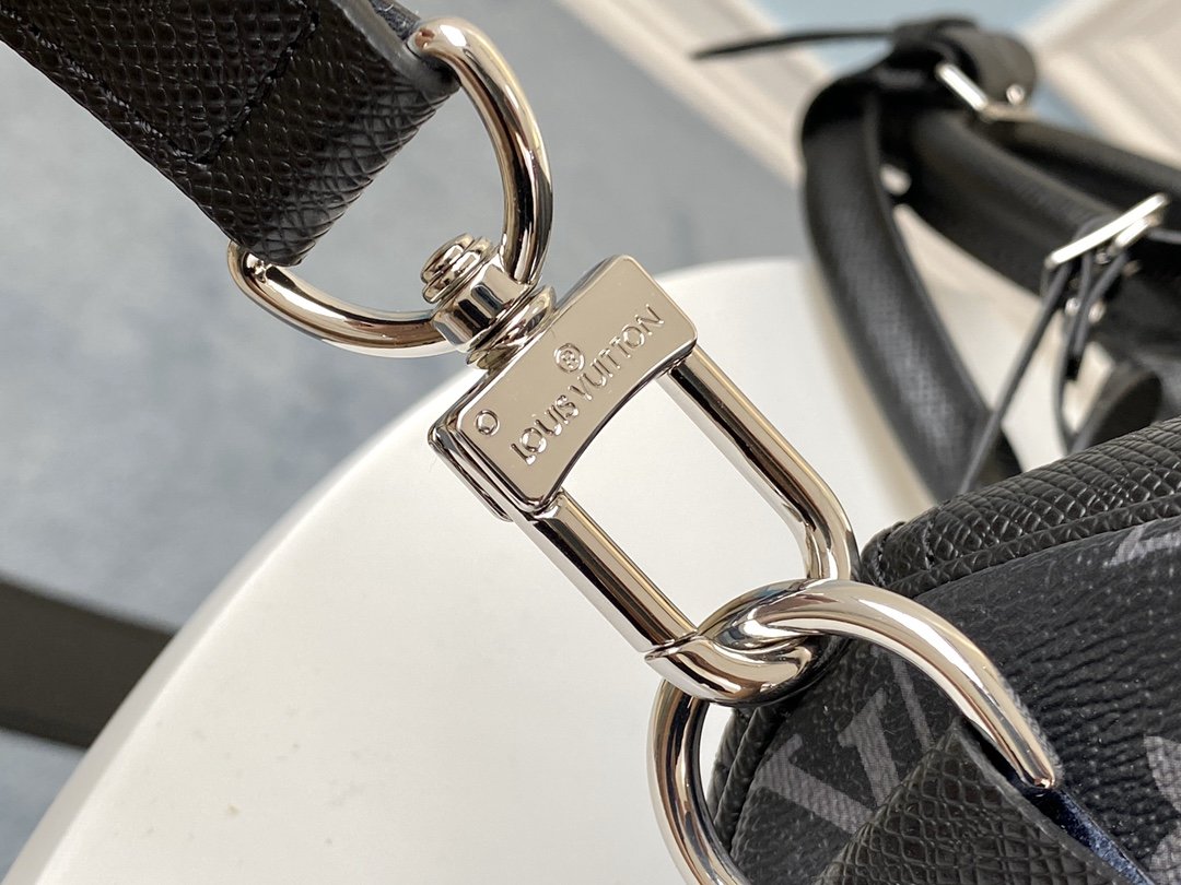 LV Keepall M30235
