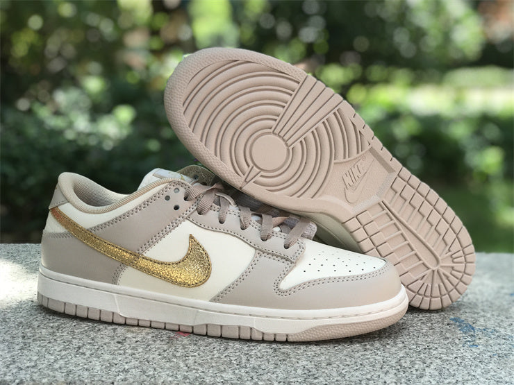 Nike SB Dunk LowPhantom Metallic Gold