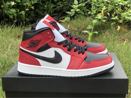 Air Jordan 1 Mid Chicago Toe