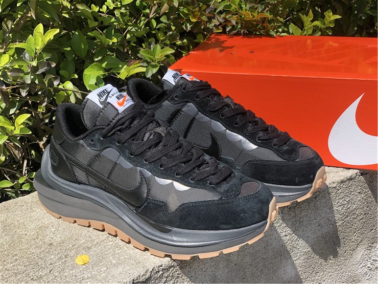 Nike Vaporwaffle sacai Black Gum