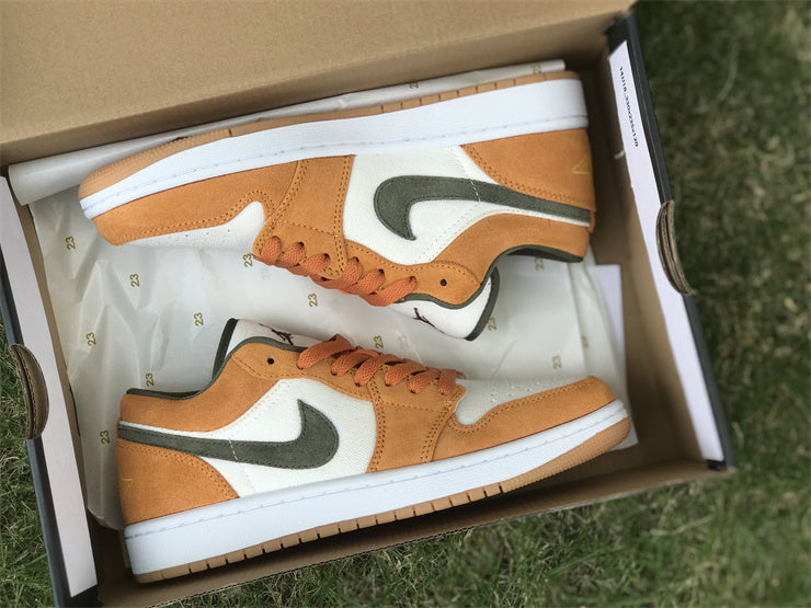 Air Jordan 1 Low SE Light Curry