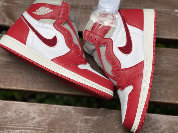 Air Jordan 1 Retro High OG Varsity Red (W)