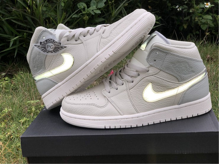 Air Jordan 1 Mid Light Bone