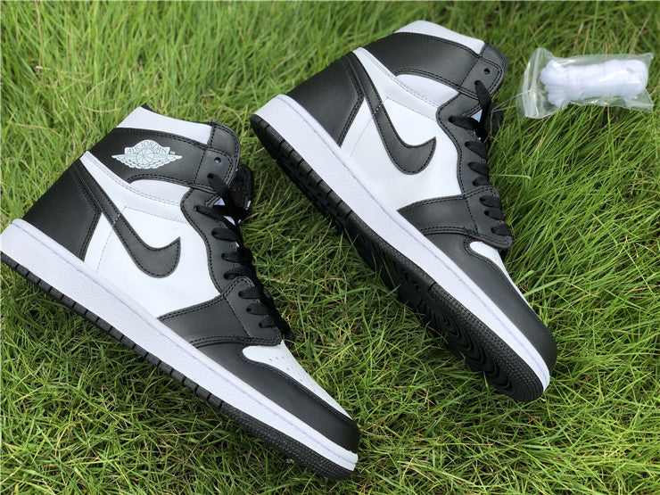 Air Jordan 1 Retro Black White (2014)