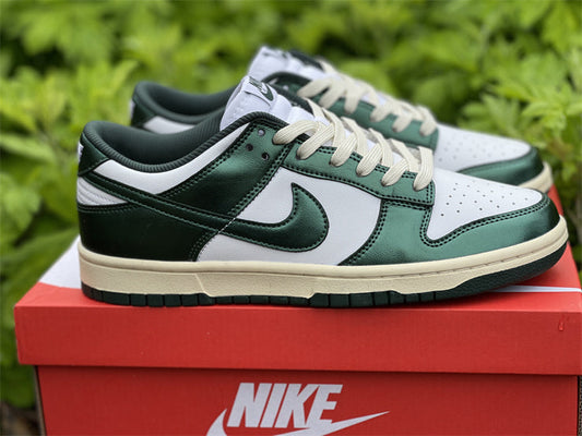 Nike Dunk Low Vintage Green (W)