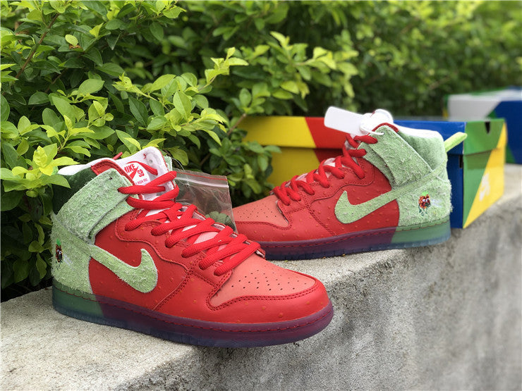 Nike Dunk High Strawberry Cough