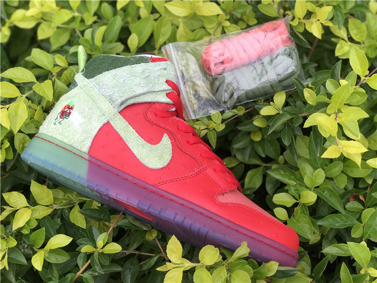 Nike Dunk High Strawberry Cough