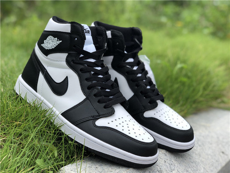 Air Jordan 1 Retro Black White (2014)