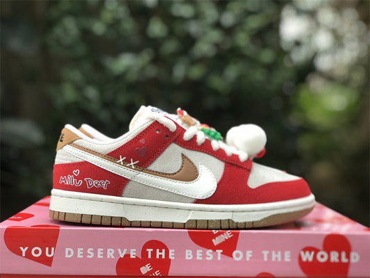 Nike SB Dunk Low Christmas DO9457-112