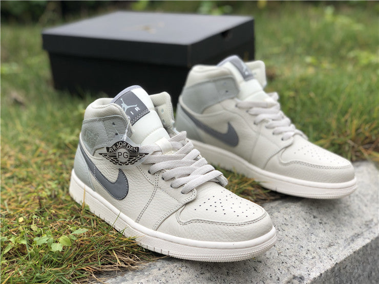 Air Jordan 1 Mid Light Bone