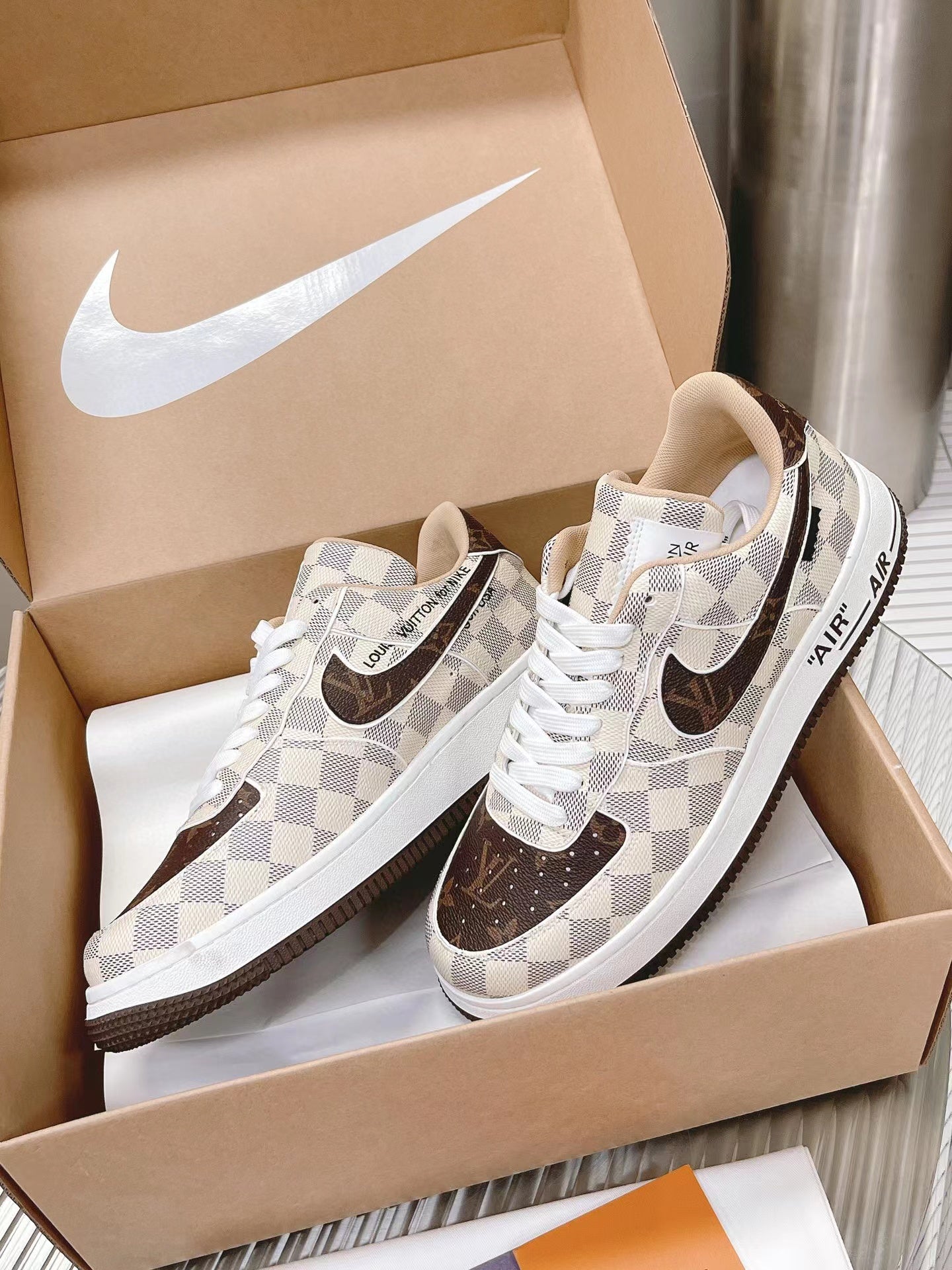 LOUIS VUITTON × Nike Air Force 1 Low