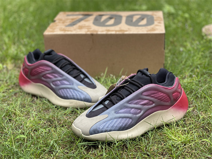 Adidas Yeezy  700 V3 Fade Carbon