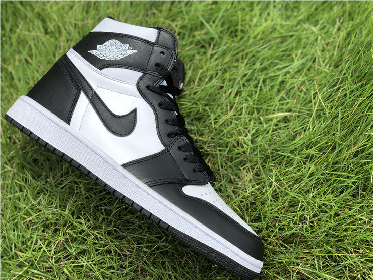 Air Jordan 1 Retro Black White (2014)