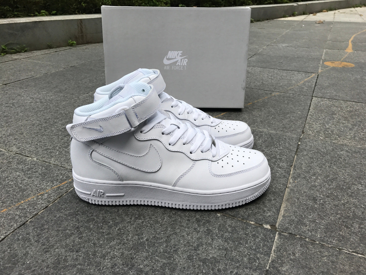 Nike Air Force 1 Mid 07 Triple White