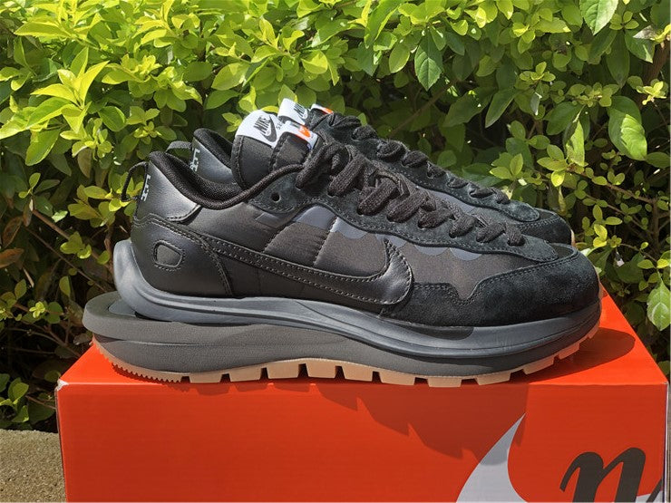 Nike Vaporwaffle sacai Black Gum