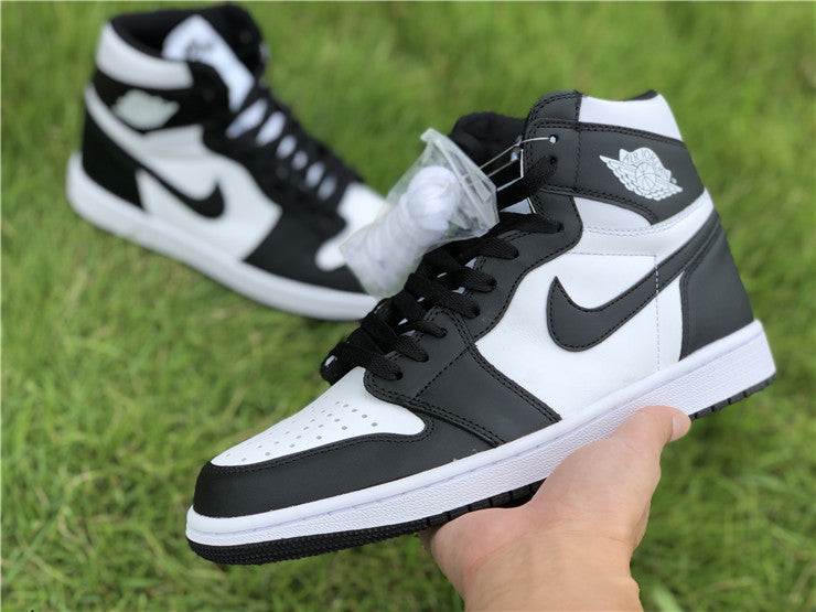 Air Jordan 1 Retro Black White (2014)