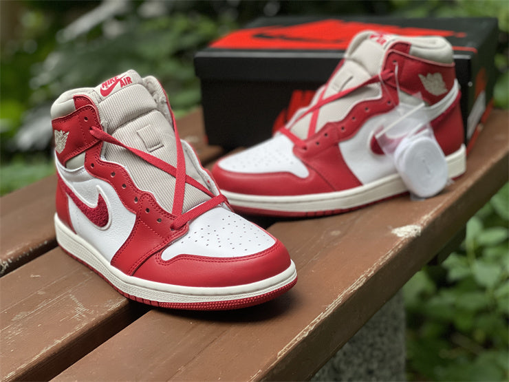 Air Jordan 1 Retro High OG Varsity Red (W)