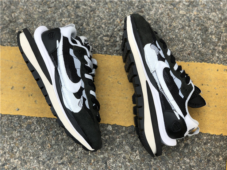 Nike Vaporwaffle sacai Black White