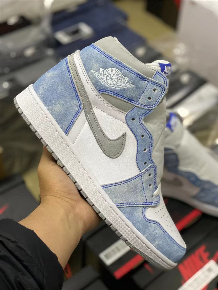 Air Jordan 1 Retro High Hyper Royal Smoke Grey