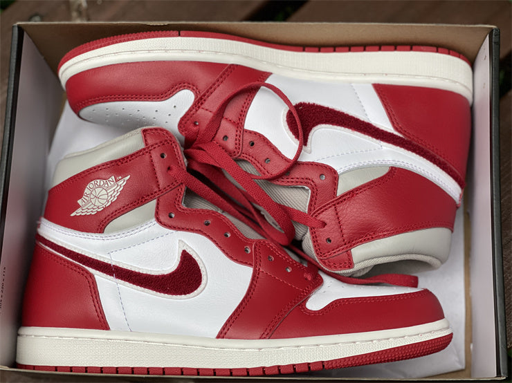 Air Jordan 1 Retro High OG Varsity Red (W)