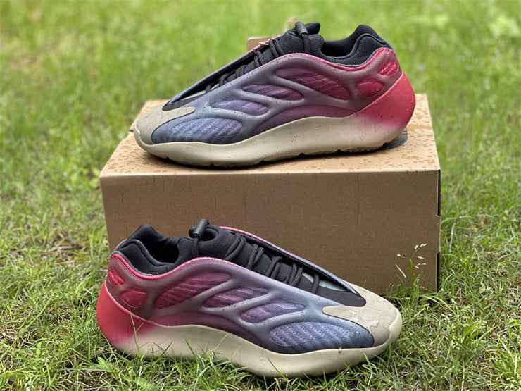 Adidas Yeezy  700 V3 Fade Carbon