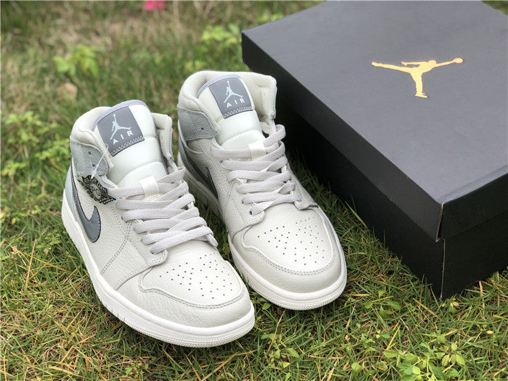 Air Jordan 1 Mid Light Bone