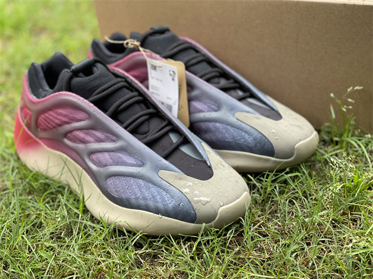 Adidas Yeezy  700 V3 Fade Carbon