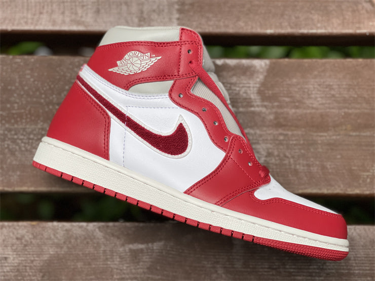 Air Jordan 1 Retro High OG Varsity Red (W)