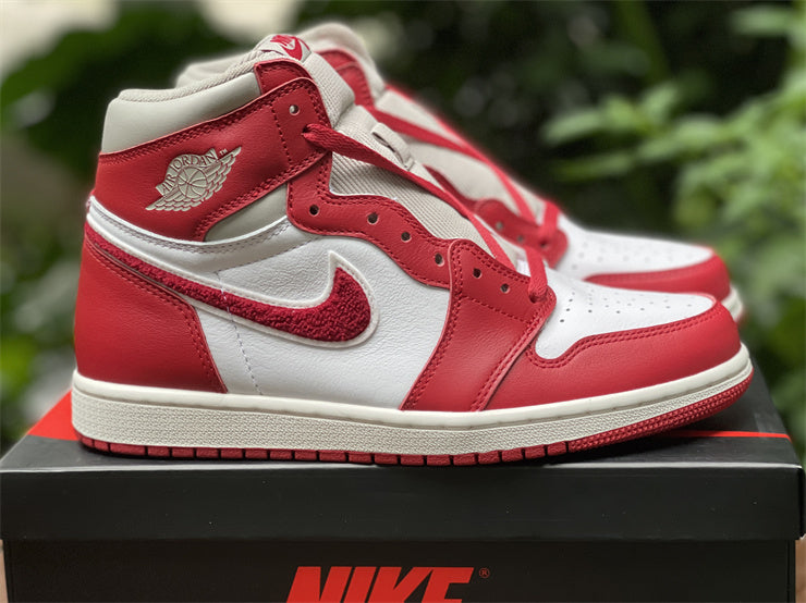 Air Jordan 1 Retro High OG Varsity Red (W)