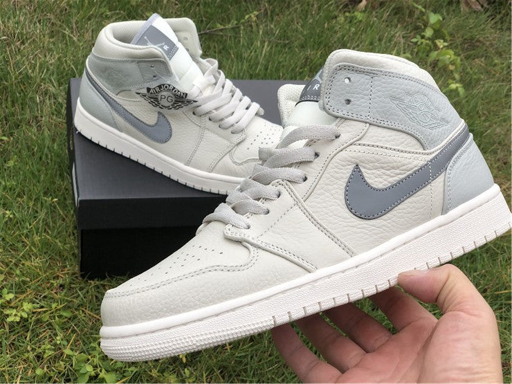 Air Jordan 1 Mid Light Bone