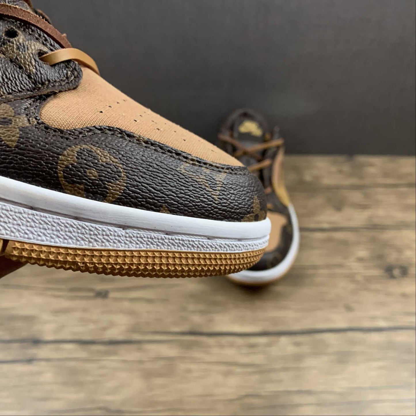 Air Jordan 1 Low x LV