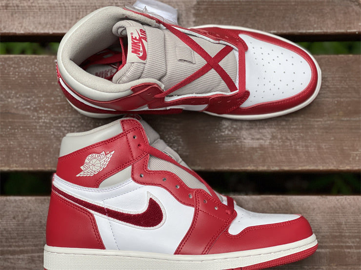 Air Jordan 1 Retro High OG Varsity Red (W)