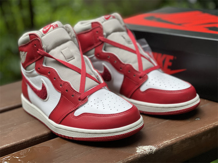 Air Jordan 1 Retro High OG Varsity Red (W)