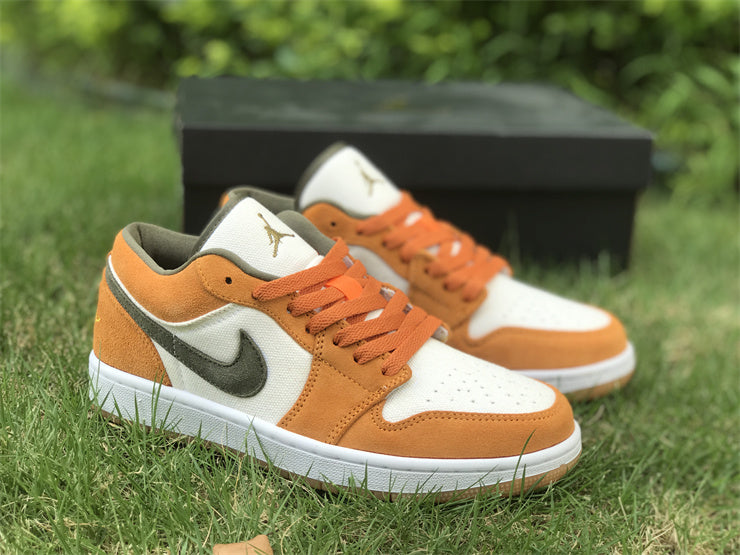 Air Jordan 1 Low SE Light Curry