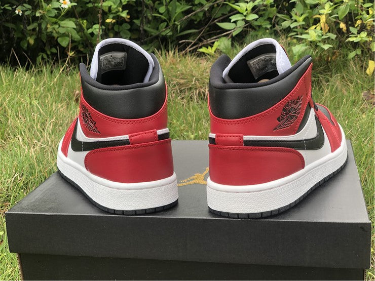 Air Jordan 1 Mid Chicago Toe