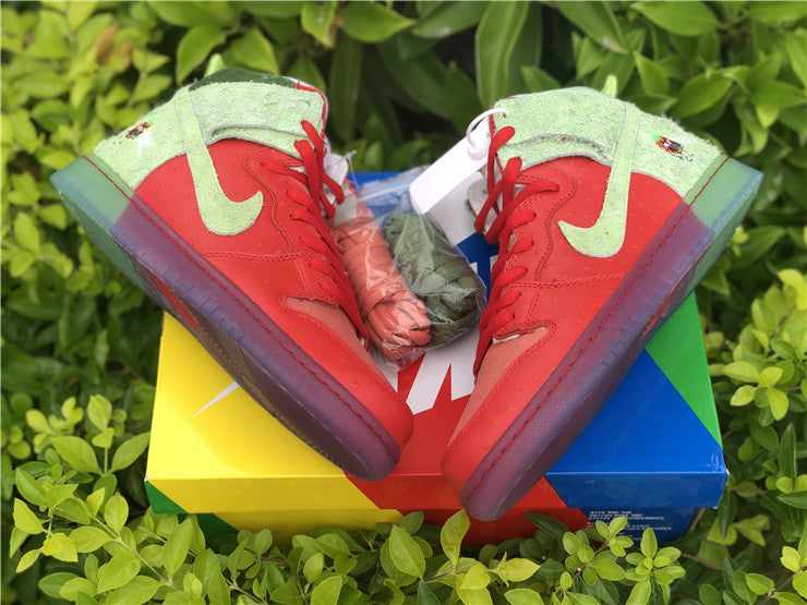 Nike Dunk High Strawberry Cough