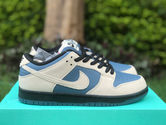 Nike SB Dunk Low Light Cream Thunderstorm