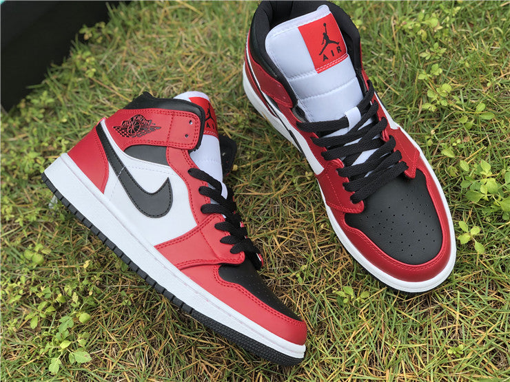 Air Jordan 1 Mid Chicago Toe